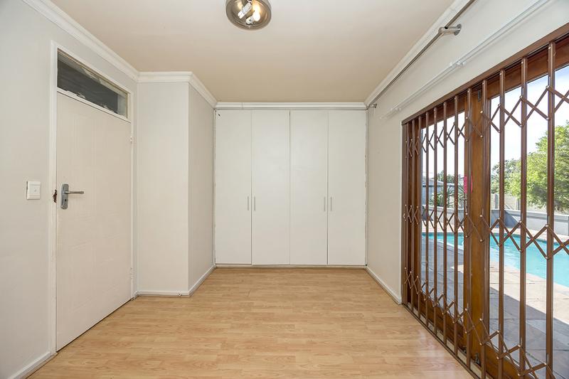 5 Bedroom Property for Sale in Bloubergrant Western Cape